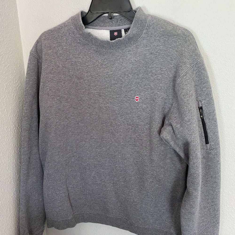 Victorinox long sleeve gray sweat shirt
